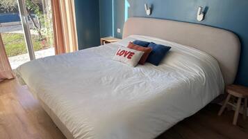4 bedrooms, iron/ironing board, travel crib, free WiFi