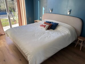 Planxa i posts de planxar, un bressol de viatge i wifi gratuïta 