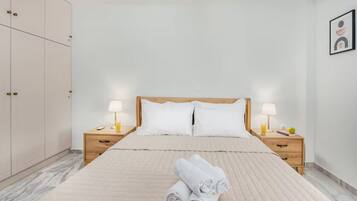 Iron/ironing board, WiFi, bed sheets
