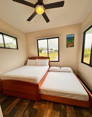 2 habitaciones, tabla de planchar con plancha y wifi gratis 