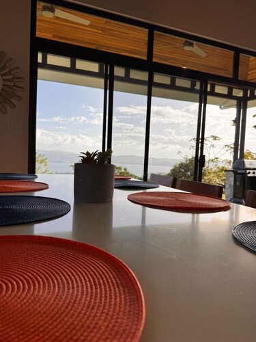 Lake Sunset House in Arenal-quiet retreat spectacular views