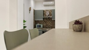 A modern kitchen with a microwave, stove, and hutch. - Cozy and equipped with amenities, for couples and families in a quiet setting. (Napoli)