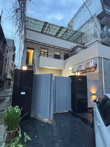 Trahes Signature Stay - Modern 2 Bedroom 1 Washroom Luxury Home.