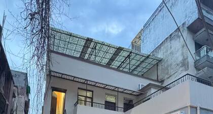 Trahes Signature Stay - Modern 2 Bedroom 1 Washroom Luxury Home.