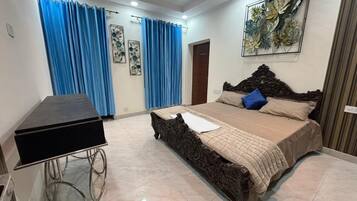 2 quartos, ferros/tábuas de passar roupa, Wi-Fi de cortesia