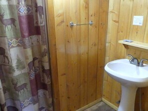 Shower, towels - Madison River Cabin Rental #2 (W YELLOWSTONE)