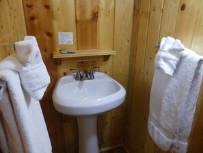 Shower, towels - Madison River Cabin Rental #1 (W YELLOWSTONE)