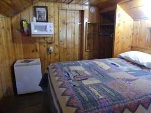 Bed sheets - Madison River Cabin Rental #1 (W YELLOWSTONE)
