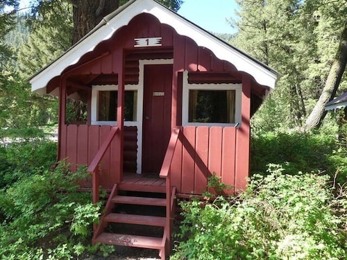 Madison River Cabin Rental #1