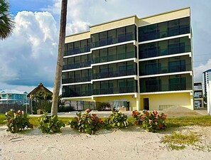 Exterior - NEW LUXURY 2 bed/2 bath/FT MYERS BEACH/MID ISLAND/LEASING 2027 MONTHLY DISCOUNT (Fort Myers Beach)