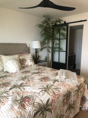 2 bedrooms, WiFi, bed sheets - NEW LUXURY 2 bed/2 bath/FT MYERS BEACH/MID ISLAND/LEASING 2027 MONTHLY DISCOUNT (Fort Myers Beach)