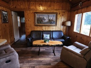Living area - Madison River Cabin Rental #3 (W YELLOWSTONE)