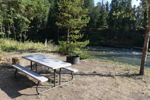 Outdoor dining - Madison River Cabin Rental #3 (W YELLOWSTONE)