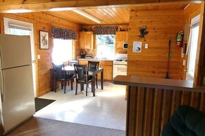 Fridge, microwave, oven, stovetop - Madison River Cabin Rental #3 (W YELLOWSTONE)