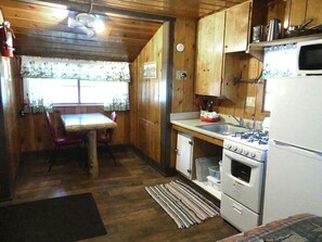 Fridge, microwave, oven, stovetop - Madison River Cabin Rental #4 (W YELLOWSTONE)