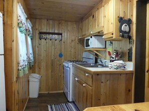 Fridge, microwave, oven, stovetop - Madison River Cabin Rental #5 (W YELLOWSTONE)