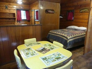 Bed sheets - Madison River Cabin Rental #6 (W YELLOWSTONE)