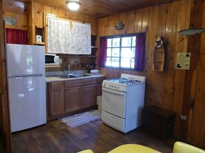 Fridge, microwave, oven, stovetop - Madison River Cabin Rental #6 (W YELLOWSTONE)