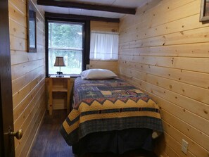 Bed sheets - Madison River Cabin Rental #7 (W YELLOWSTONE)