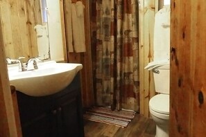 Shower, towels - Madison River Cabin Rental #9 (W YELLOWSTONE)