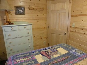 Bed sheets - Madison River Cabin Rental #10 (W YELLOWSTONE)
