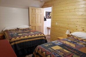 Bed sheets - Madison River Cabin Rental #11 (W YELLOWSTONE)