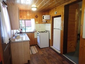 Fridge, microwave, oven, stovetop - Madison River Cabin Rental #12 (W YELLOWSTONE)