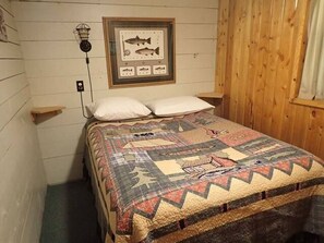 Bed sheets - Madison River Cabin Rental #12 (W YELLOWSTONE)