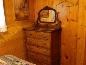 Bed sheets - Madison River Cabin Rental #14 (W YELLOWSTONE)