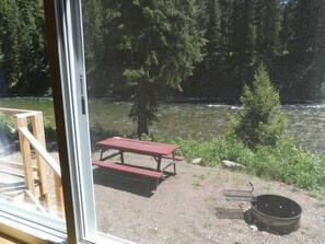 Outdoor dining - Madison River Cabin Rental #18 (W YELLOWSTONE)