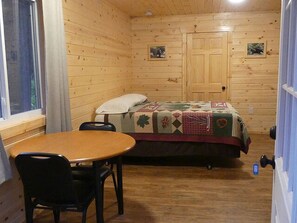 Bed sheets - Madison River Cabin Rental #22 (W YELLOWSTONE)