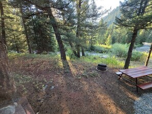 Outdoor dining - Madison River Cabin Rental #41 (W YELLOWSTONE)