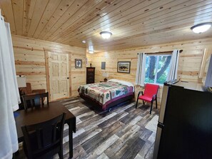 Bed sheets - Madison River Cabin Rental #C2 (W YELLOWSTONE)