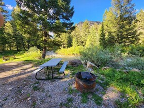 Outdoor dining - Madison River Cabin Rental #C2 (W YELLOWSTONE)