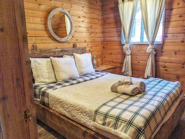 Free WiFi, bed sheets