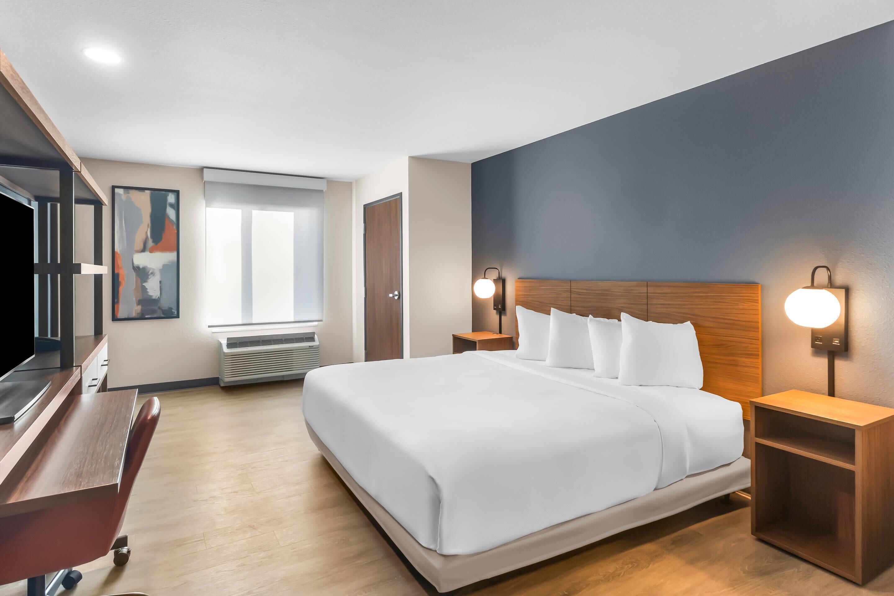 Suite, 1 King Bed, Non Smoking | Free WiFi