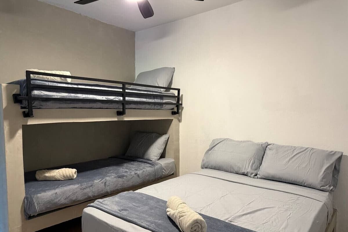 Departamento Confort | Cortinas blackout, tabla de planchar con plancha y wifi gratis