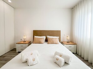 Iron/ironing board, Internet, bed sheets - Orange Sun Retreat - Apartment with shared pool (Viana do Castelo)