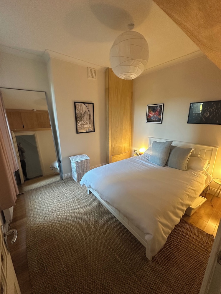 Bright, Modern Brockley Flat with South-facing garden (3 month rental ...