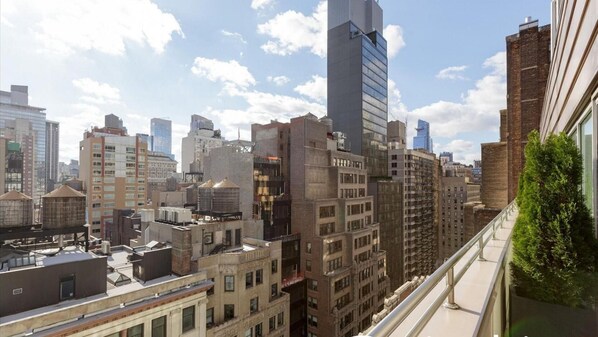 المنطقة المحيطة بالمنشأة