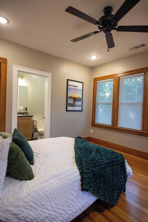 Room - Modern Vibes in the 19th Ward (Rochester)