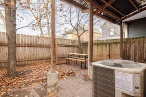 Property grounds - Historic German Village Cottage - Perfect Downtown Location - Highly Walkable! (Columbus)