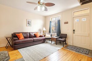 Living area - Historic German Village Cottage - Perfect Downtown Location - Highly Walkable! (Columbus)