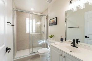 Shower, hair dryer, towels, soap - Resort Style W/ Heated/Salt Pool, Court & Lux Services! (Cutler Bay)