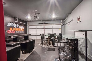 4 عدّة غرف نوم وخدمة الإنترنت