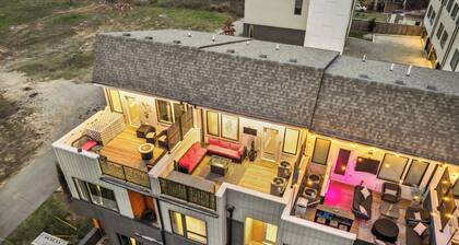 Private Home w Rooftop Game Room Near Downtown
