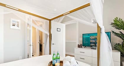 Private Home w Rooftop Game Room Near Downtown