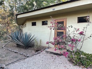 Exterior detail - Walk to Beach!  1-Bedroom, 2 bath house with American Amenities (Matapalo Santa Cruz Guanacaste)