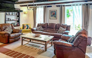 Living area - 3 bedroom amazing home in Jouqueviel (Jouqueviel)