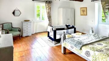 3 bedrooms, travel cot, free WiFi